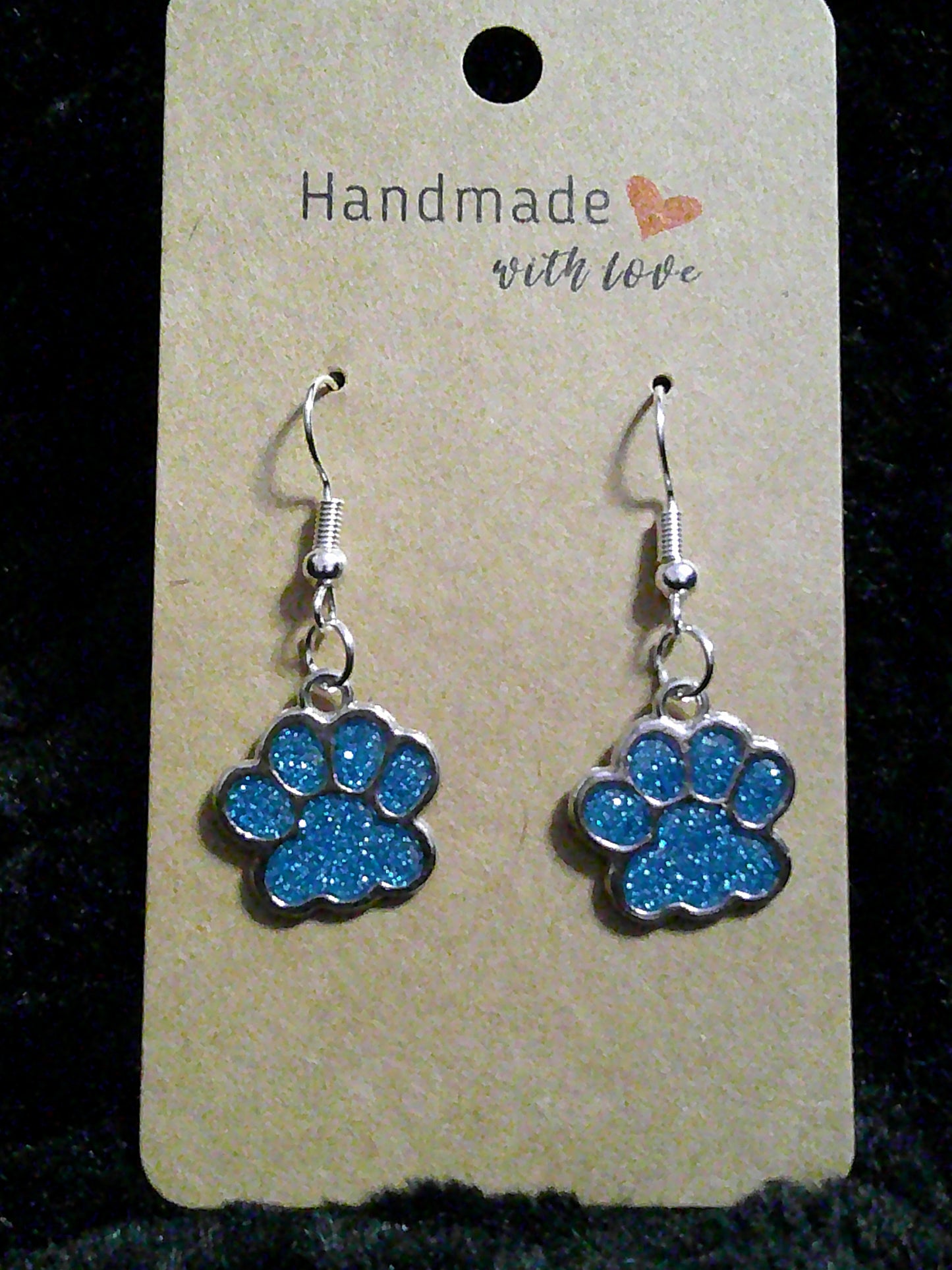 Turquoise paw